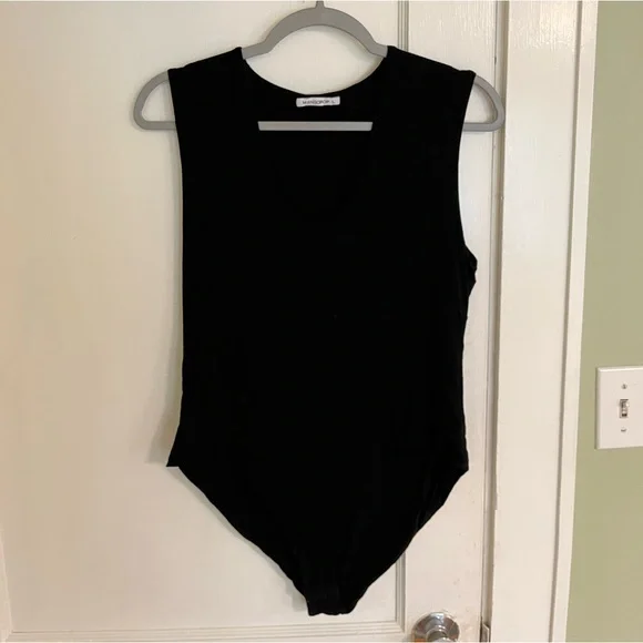 Mangopop Double Lined Black V-Neck Bodysuit - Picture 2 of 4